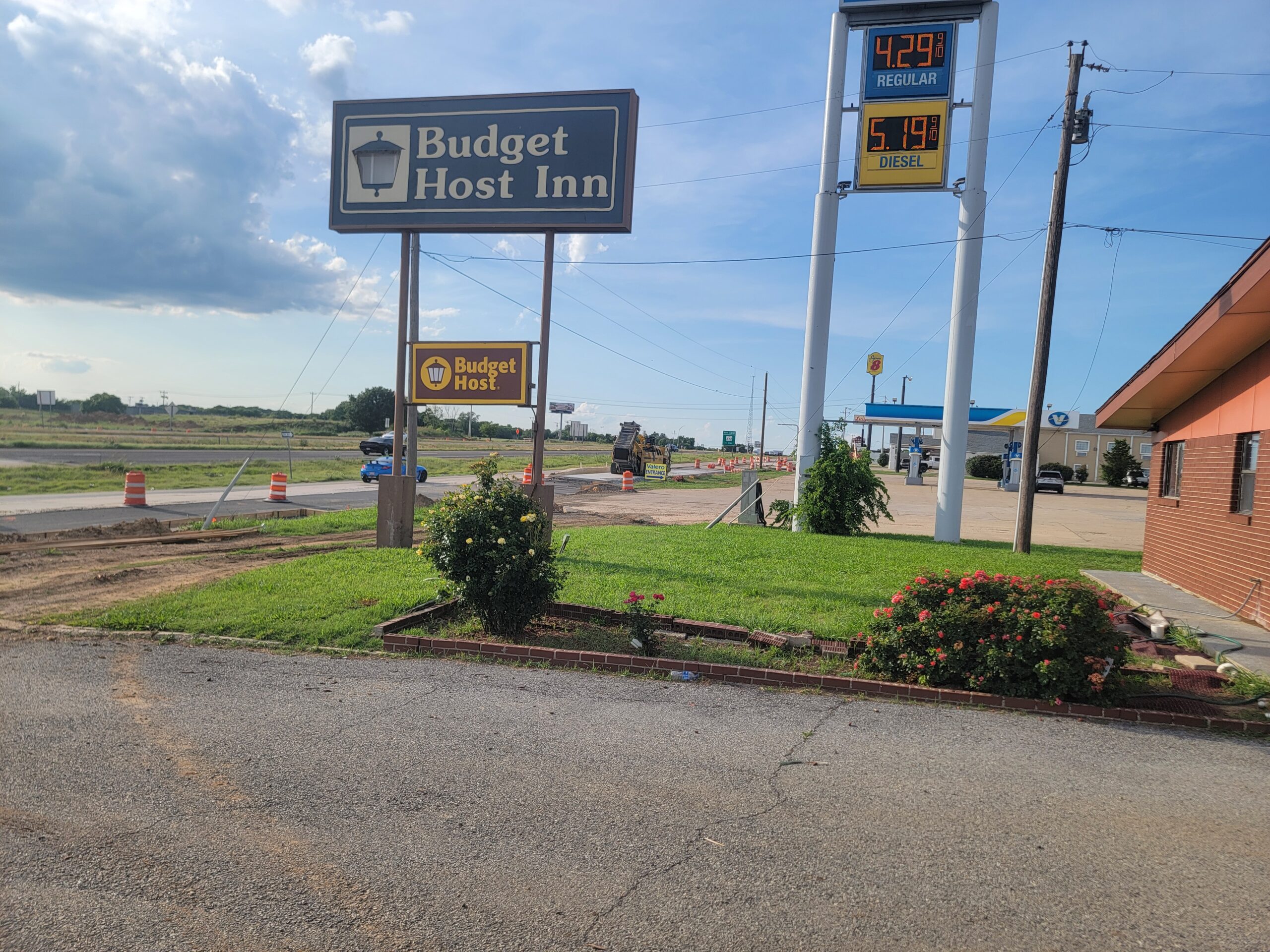 BudgetHost Motel room exterior